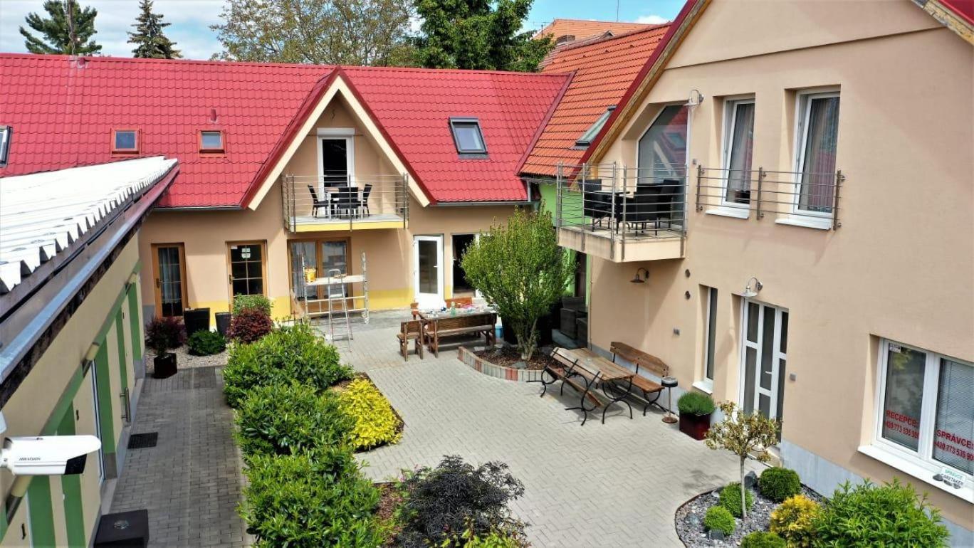 Penzion Kotvas Milovice  Ngoại thất bức ảnh